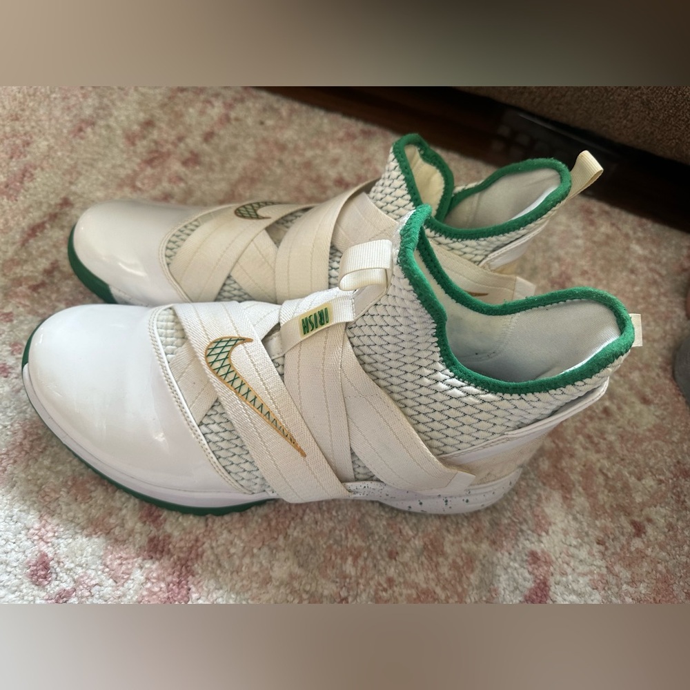 Nike LeBron Soldier 1 men's shoes size 12  (127) - Picture 2 of 8